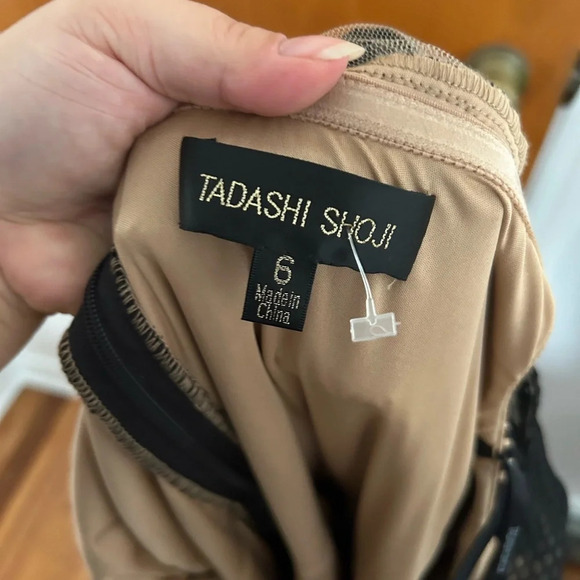 NWT TADASHI SHOJI ALEXIA OFF THE SHOULDER LACE DRESS - Picture 4 of 6